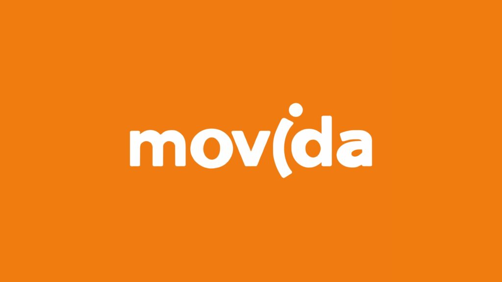 Logo da Movida em branco sobre fundo laranja, empresa brasileira de aluguel de carros